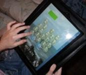 Child-Playing-HP-TouchPad-App