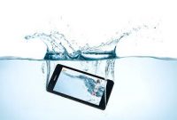 Sony Xperia ZR – Able To Shoot Pics Underwater… But Not Too Deep!